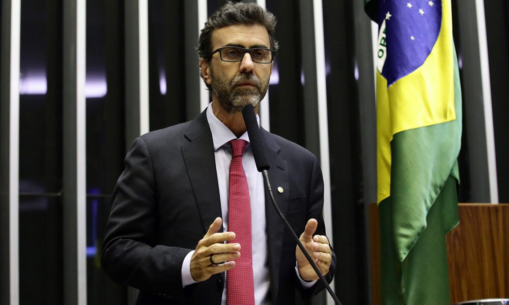 O deputado federal Marcelo Freixo (PSOL-RJ) move no Tribunal de Justiça do Rio uma ação por danos morais contra o ator Mario Gomes, que atribuiu