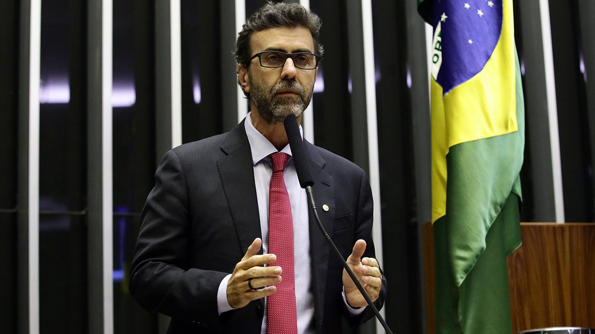 O deputado federal Marcelo Freixo (PSOL-RJ) move no Tribunal de Justiça do Rio uma ação por danos morais contra o ator Mario Gomes, que atribuiu