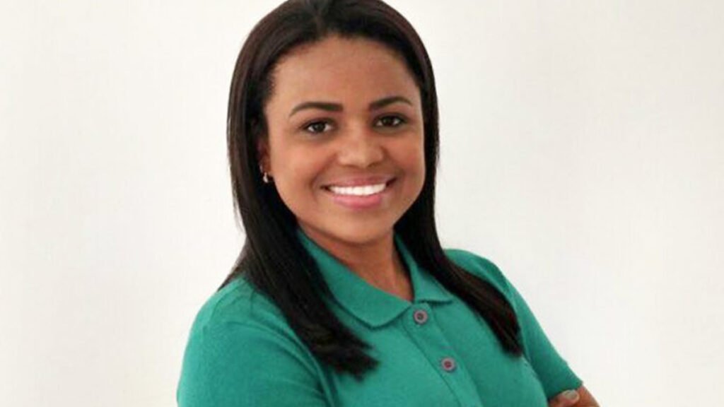 A dentista Fernanda Costa (MDB-RJ), filha do traficante Fernandinho Beira-Mar, assume hoje uma cadeira de vereadora em Duque de Caxias,