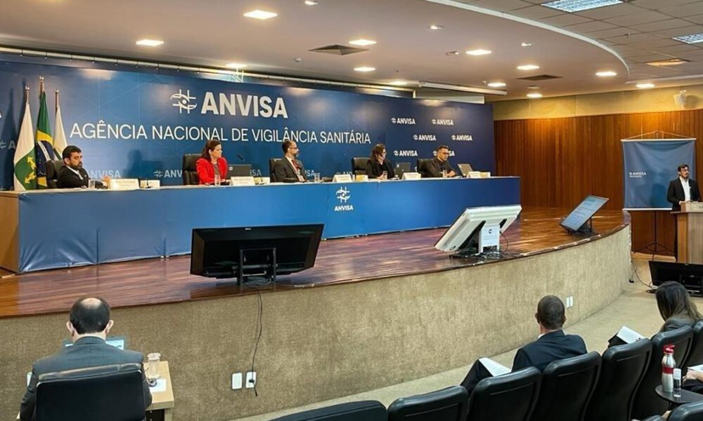 Por unanimidade, a Agência Nacional de Vigilância Sanitária (Anvisa) aprovou neste domingo a autorização para uso emergencial de duas vacinas