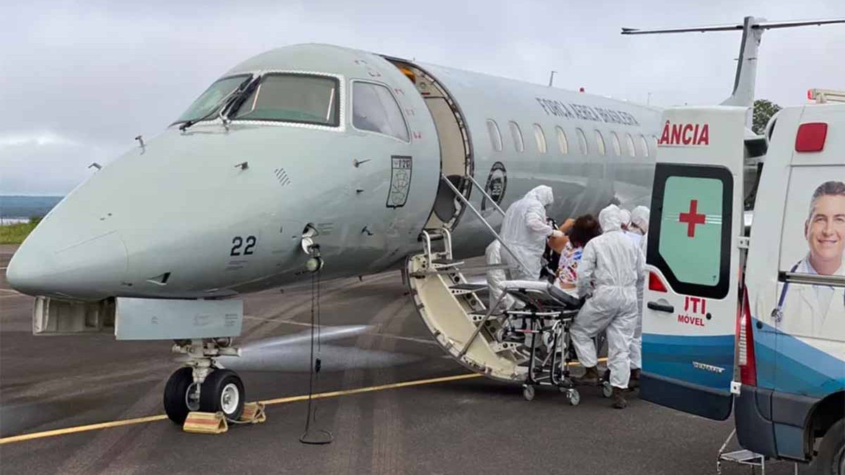Os pacientes de Manaus que deverão ser transferidos para hospitais de outros estados começaram a ser levados em voos da Força Aérea Brasileira (FAB)