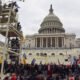 Apoiadores do presidente dos Estados Unidos, Donald Trump, romperam as barreiras de segurança no entorno do Capitólio nesta quarta-feira (6)