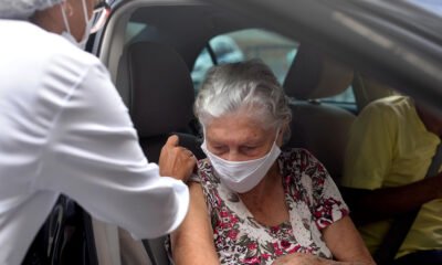 Neste domingo (7), das 8 às 17h, a vacinação para o coronavírus em Salvador será exclusiva para os idosos a partir de 90 anos, obedecendo o cronograma