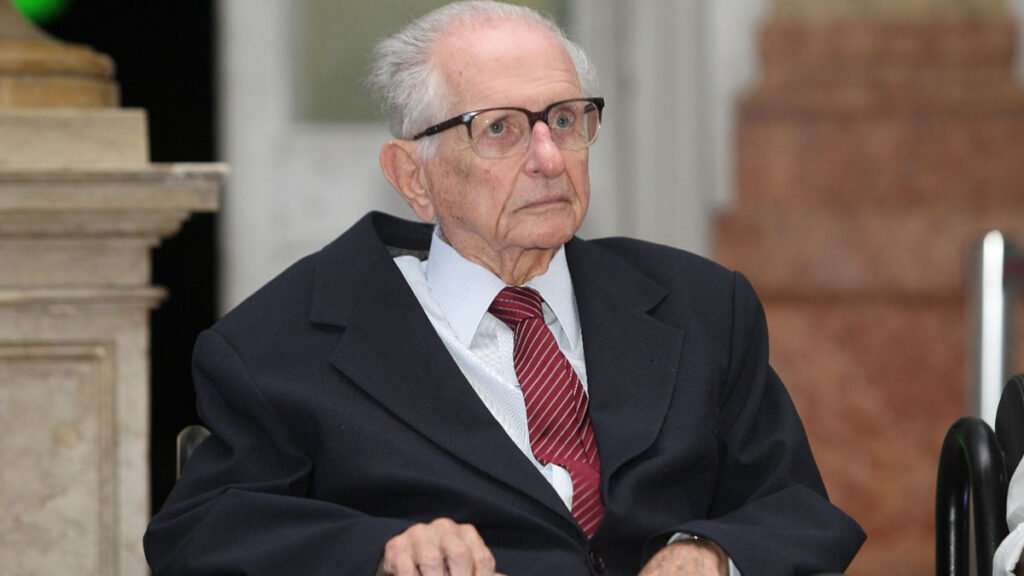 O ex-governador da Bahia, Roberto Santos, morreu nesta terça-feira (9). A informação foi divulgada pela Universidade Federal da Bahia (Ufba),