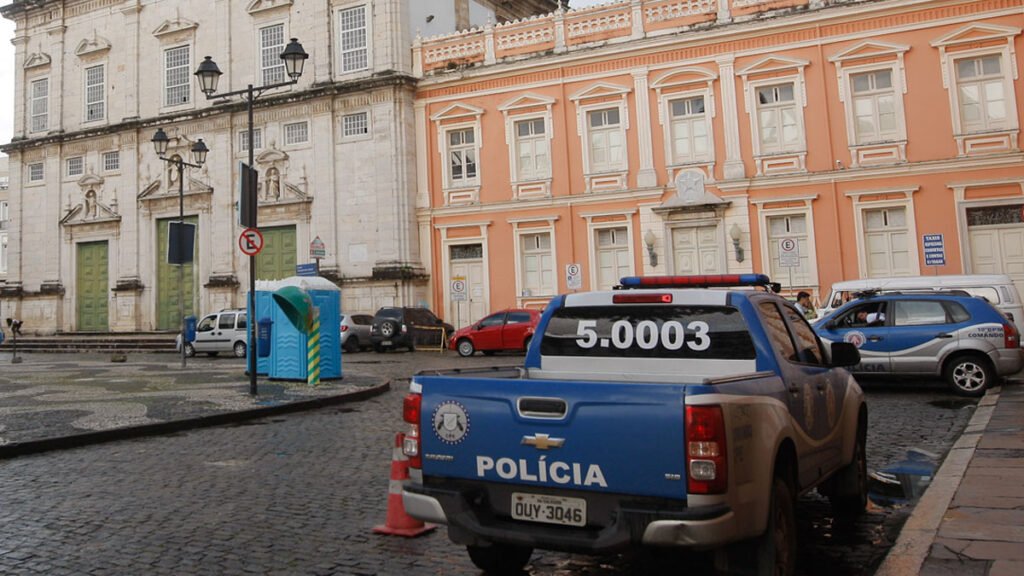 Os detalhes para a implementação do toque de recolher, para evitar a propagação da Covid-19 na Bahia, foram discutidos, por meio de videoconferência