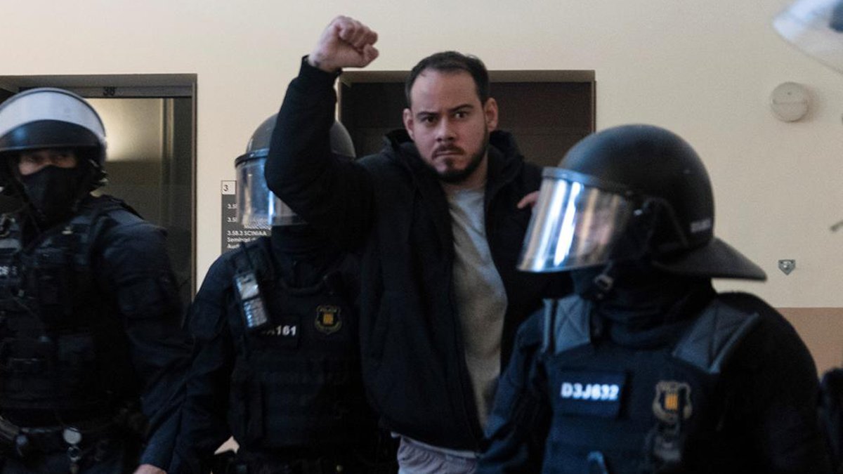 A polícia espanhola prendeu nesta terça-feira (16), na Universidade de Lérida, o rapper Pablo Rivadulla Duró, conhecido como Pablo Hasél.