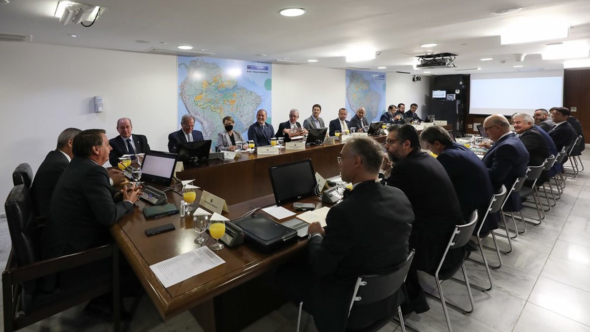 Em mais um sinal de distanciamento com o presidente Jair Bolsonaro, o vice-presidente Hamilton Mourão foi excluído nesta terça-feira, 9, de uma reunião