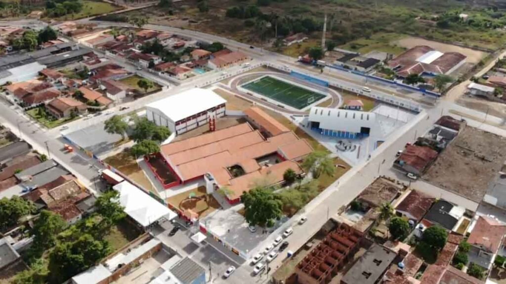 Um Complexo Poliesportivo Educacional construído em São Gonçalo dos Campos foi inaugurado pelo governador Rui Costa, na manhã desta quinta-feira (11).