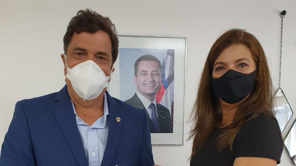 Secretária estadual de Ciência, Tecnologia e Inovação, Adélia Pinheiro. Na oportunidade, reforçaram o pedido de implantação do projeto Conecta Bahia