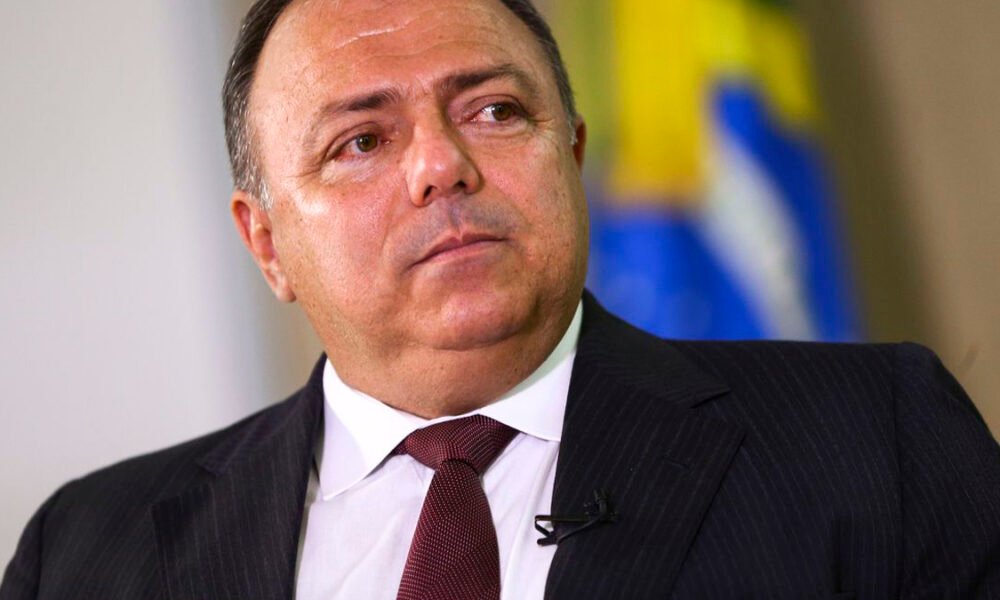 A Confederação Nacional de Municípios (CNM) pediu nesta terça-feira (16) a saída do ministro da Saúde Eduardo Pazuello, por falhas na vacinação contra a