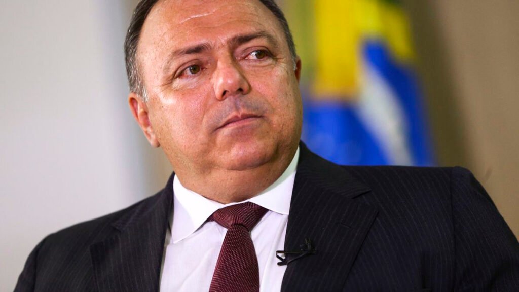 A Confederação Nacional de Municípios (CNM) pediu nesta terça-feira (16) a saída do ministro da Saúde Eduardo Pazuello, por falhas na vacinação contra a