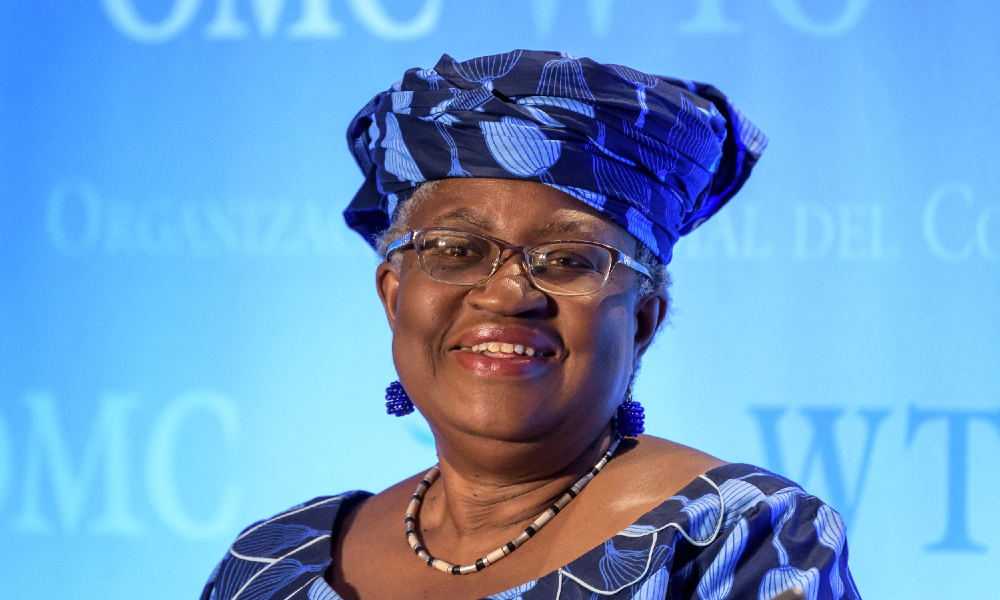 A ex-ministra das Finanças nigeriana Ngozi Okonjo-Iweala, de 66 anos, será a primeira mulher e a primeira africana a se tornar diretora-geral da OMC