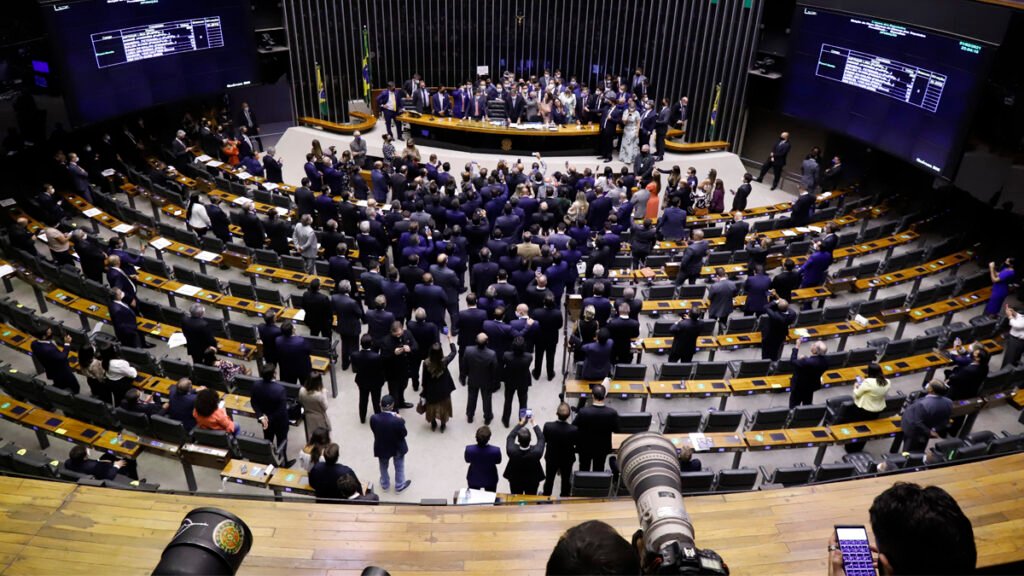 A Câmara dos Deputados realizará nesta quarta-feira (3), às 10h, nova eleição para os cargos de 1º e 2º vice-presidentes da Mesa Diretora.