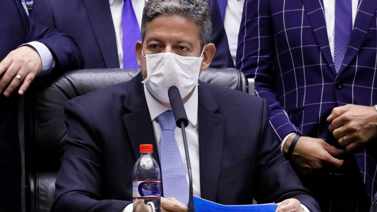 o deputado Arthur Lira (PP-AL) indeferiu o registro do bloco de seu adversário, Baleia Rossi (MDB-SP). Dessa forma, ele retirou da Mesa Diretora da Casa