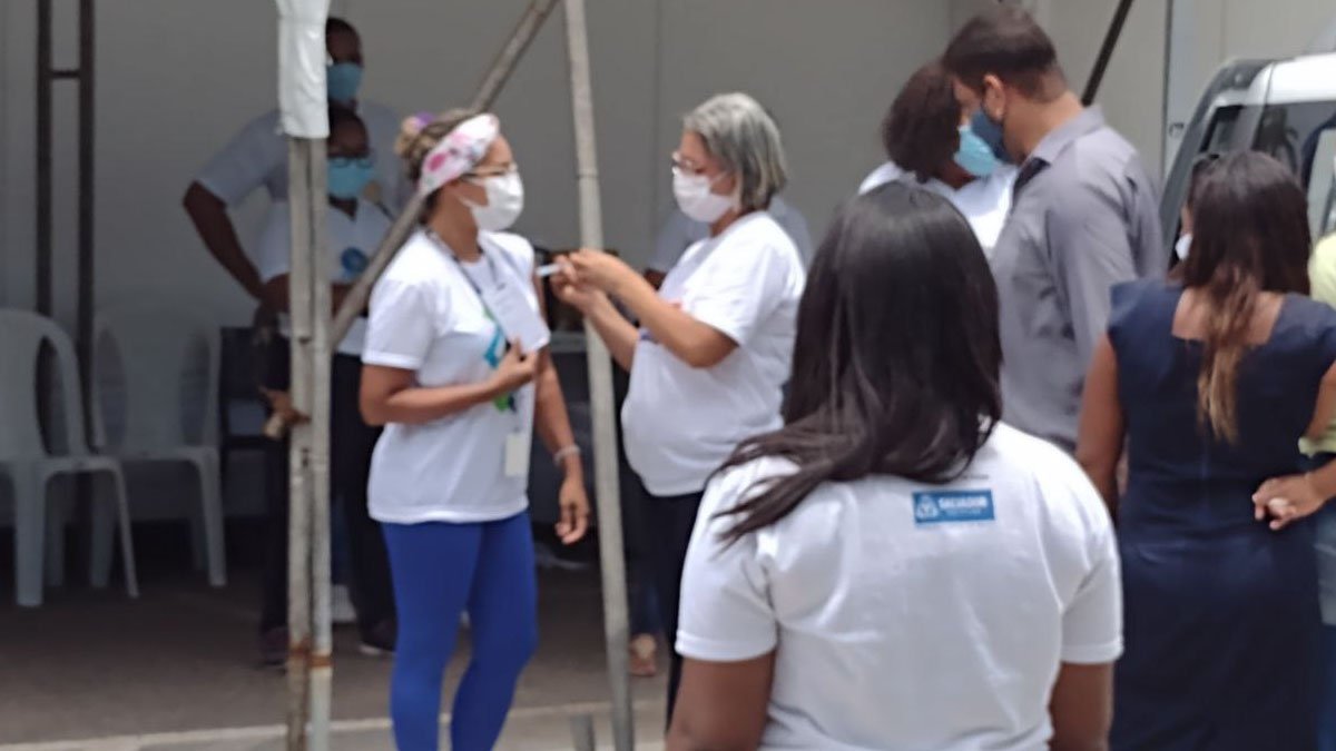 Os trabalhadores que se recusarem a tomar a vacina contra a Covid-19 sem apresentar razões médicas documentadas poderão ser demitidos por justa causa,