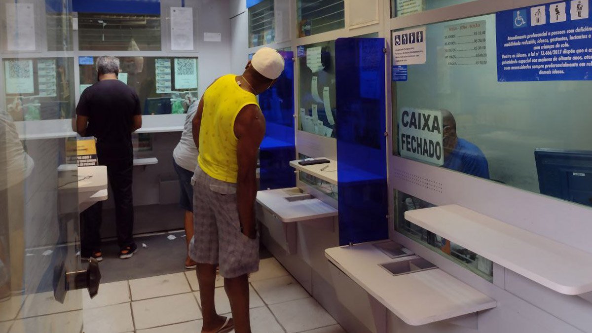 Ninguém acertou as seis dezenas no sorteio do concurso 2.344 da Mega-Sena, realizado neste sábado (13), no Espaço Loterias Caixa, em São Paulo.
