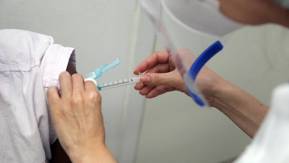 a segunda dose da vacina contra a Covid-19 ainda não compareceram aos pontos de imunização para completar o esquema vacinal em Salvador.