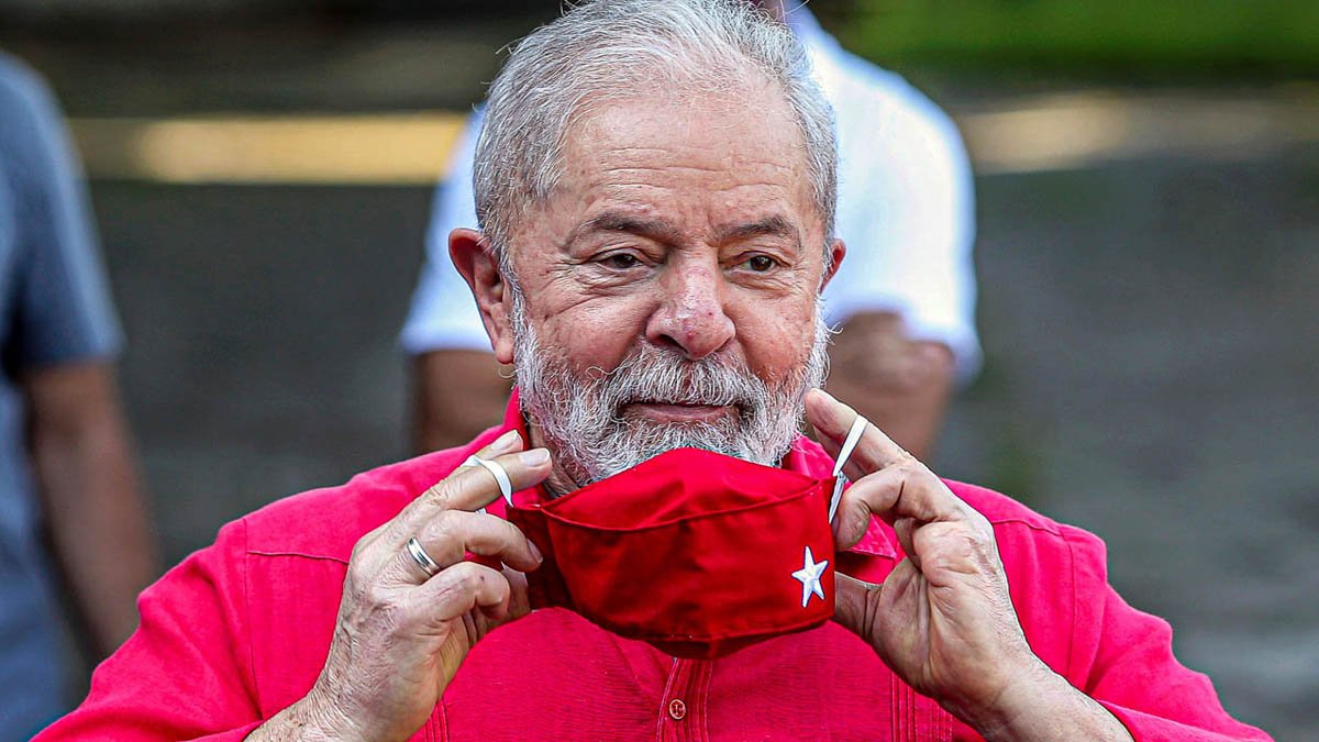 O ex-presidente Luiz Inácio Lula da Silva (PT) lidera a corrida eleitoral com 44% das intenções de voto e o presidente Jair Bolsonaro (PL) aparece logo depois, com 31%, segundo pesquisa BTG Pactual/FSB divulgada nesta segunda-feira (25).