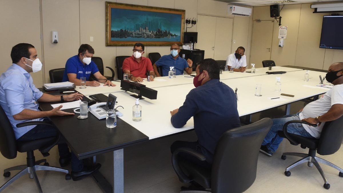 O prefeito Bruno Reis se reuniu com representantes dos trabalhadores da CSN nesta segunda-feira (29), no Palácio Thomé de Souza, para