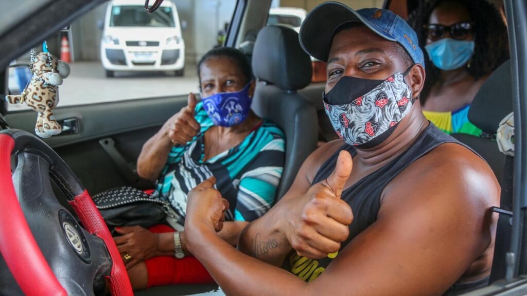 mas também nos filhos, netos e demais familiares que tiveram que conviver todo esse ano de pandemia com a preocupação, o medo e, muitas vezes,