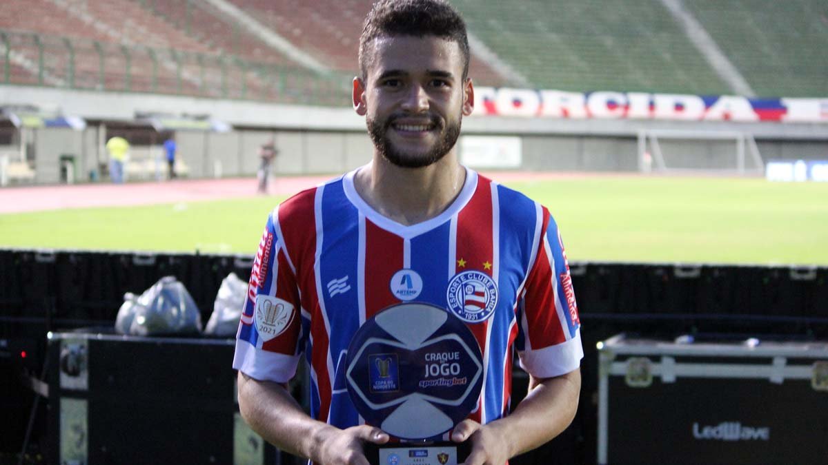 A cada jogo, o volante Patrick vem se firmando como um nome de grande potencial no Bahia. Ele marcou um golaço num chute de fora da área