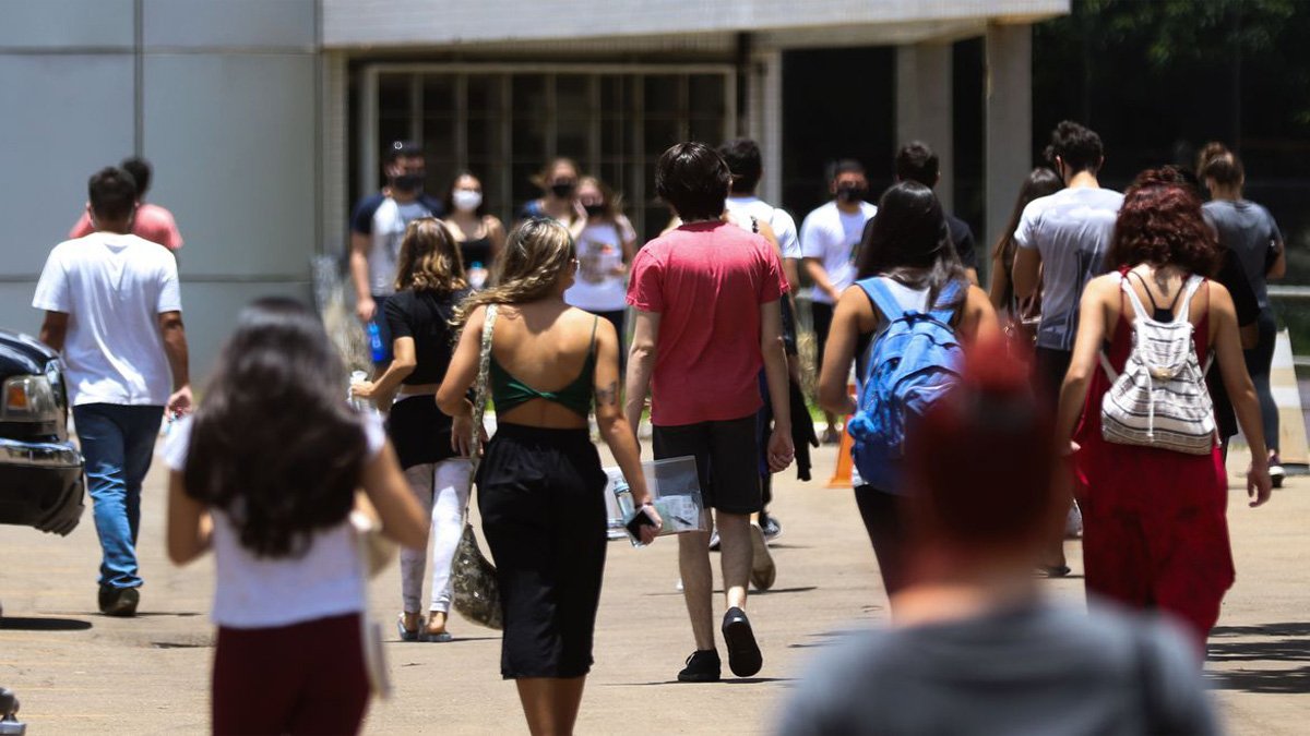 Serão disponibilizadas nesta segunda-feira (29) as notas finais do Exame Nacional do Ensino Médio (Enem) de 2020 das versões impressa e digital. As notas