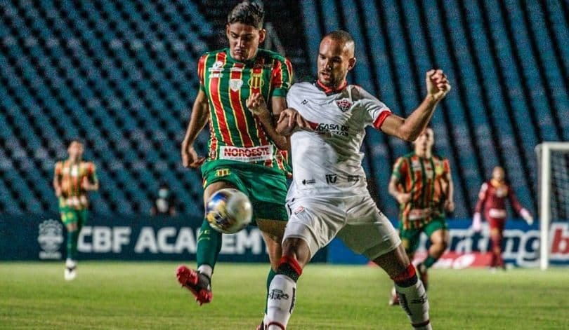 A cada jogo, o volante Patrick vem se firmando como um nome de grande potencial no Bahia. Ele marcou um golaço num chute de fora da área 