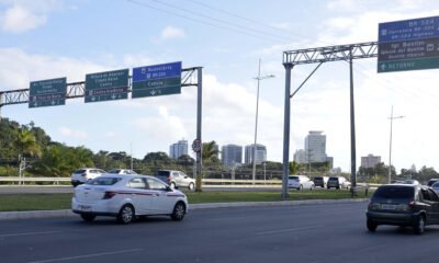 Os veículos que prestam serviço de táxi, mototáxi e transporte escolar na capital poderão rodar até dezembro sem a necessidade de renovação da frota