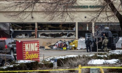 Dez pessoas, incluindo um policial foram mortas em uma mercearia nesta segunda-feira (22), em Boulder, Colorado após um atirador abrir fogo c