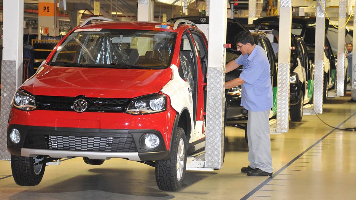 A Volkswagen do Brasil vai suspender a sua produção no país por 12 dias corridos. A decisão foi tomada, segundo a empresa, por causa do agravamento