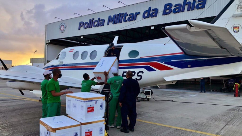 Mais 165.600 doses de vacinas contra o coronavírus chegaram à Bahia na madrugada desta quarta-feira (3). O novo lote recebido hoje foi