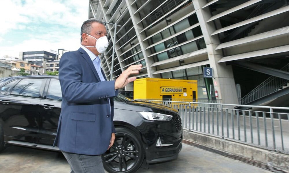 Na tarde desta quarta-feira (3), o governador Rui Costa esteve no Hospital de Campanha da Arena Fonte Nova, em Salvador, para uma visita técnica