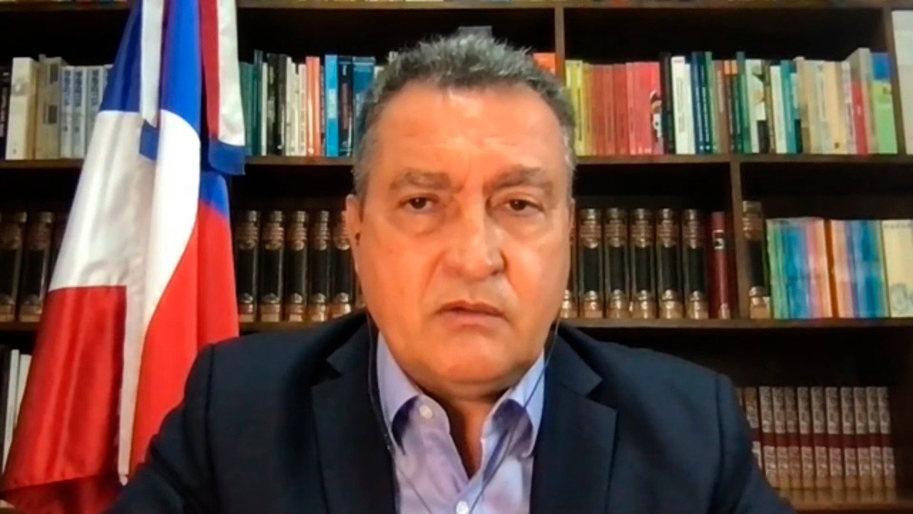 O governador Rui Costa reagiu com indignação, na manhã desta sexta (18), à decisão do presidente Bolsonaro de entrar com uma ação de