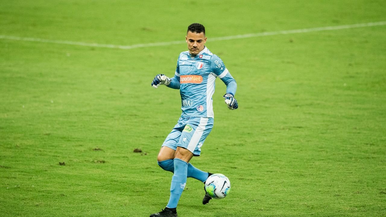 A cada jogo, o volante Patrick vem se firmando como um nome de grande potencial no Bahia. Ele marcou um golaço num chute de fora da área 