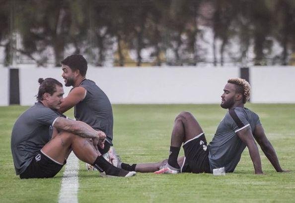 Com Vico pelo meio e as estreias do zagueiro Marcelo Alves e do lateral-direito Raul Prata, o Vitória enfrenta o CRB pela Copa do Nordeste 