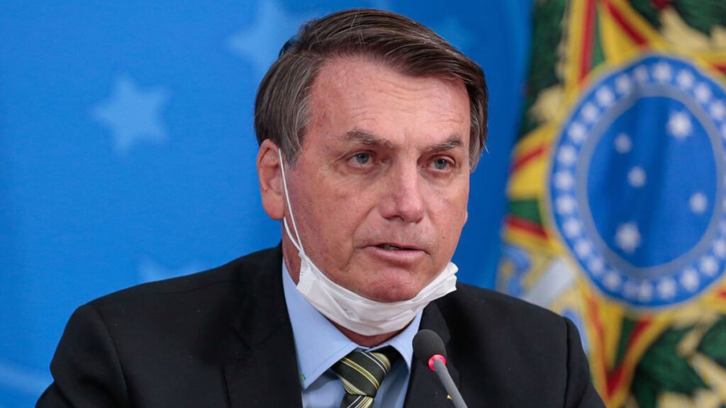 a adesão do Brasil ao consórcio internacional Covax Facility, coordenado pela Organização Mundial da Saúde (OMS) para distribuir vacinas contra a Covid-19