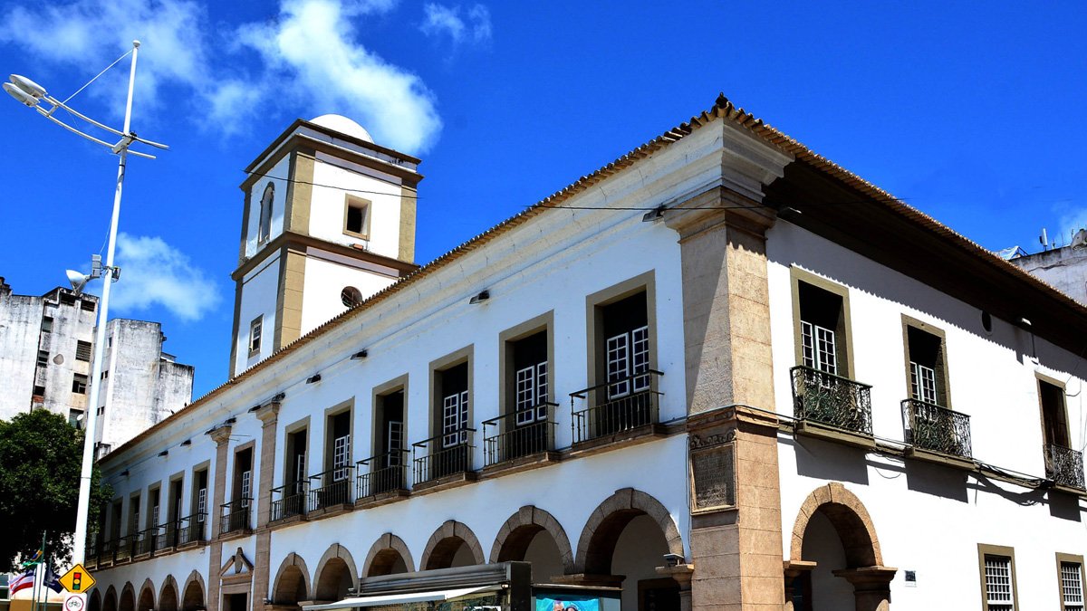 O presidente da Câmara Municipal de Salvador, vereador Geraldo Júnior (MDB), prorrogou a suspensão do expediente presencial na Casa até o próximo dia 19.