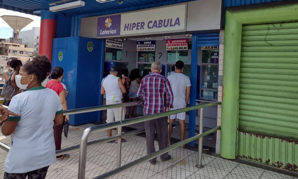 O concurso 2.356 teve só uma aposta vencedora do prêmio principal da Mega-Sena, sorteado na noite deste sábado (28), no Espaço Loterias Caixa,