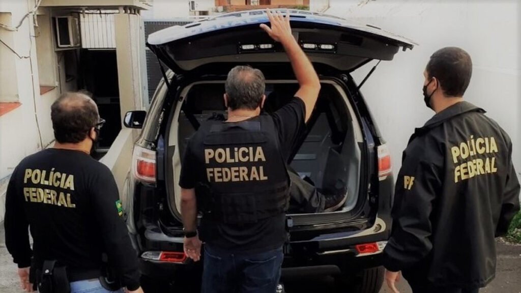 A Polícia Federal (PF) deflagrou hoje (25) a operação Taipan para investigar um grupo suspeito de negociar falsa oferta de vacinas contra a c