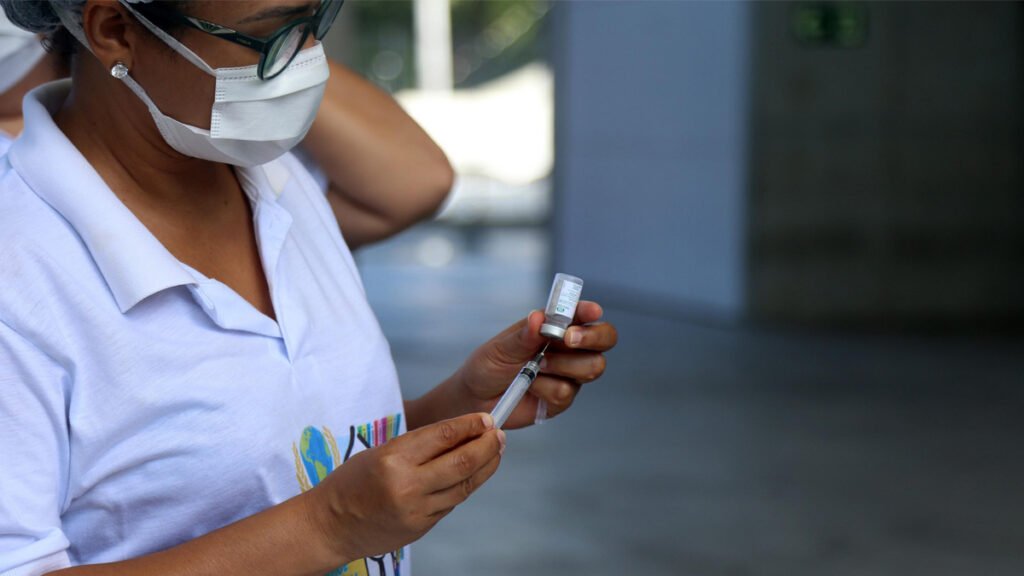 No total, 115 unidades de saúde da rede básica vão oferecer as doses do imunobiológico de segunda a sexta-feira (exceto feriados), das 8h às 17h.