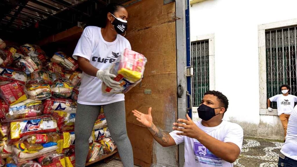 minimizar os impactos da pandemia de Covid-19 a pessoas em situação de pobreza em Salvador. Esta é a proposta do Drive Thru Solidário,