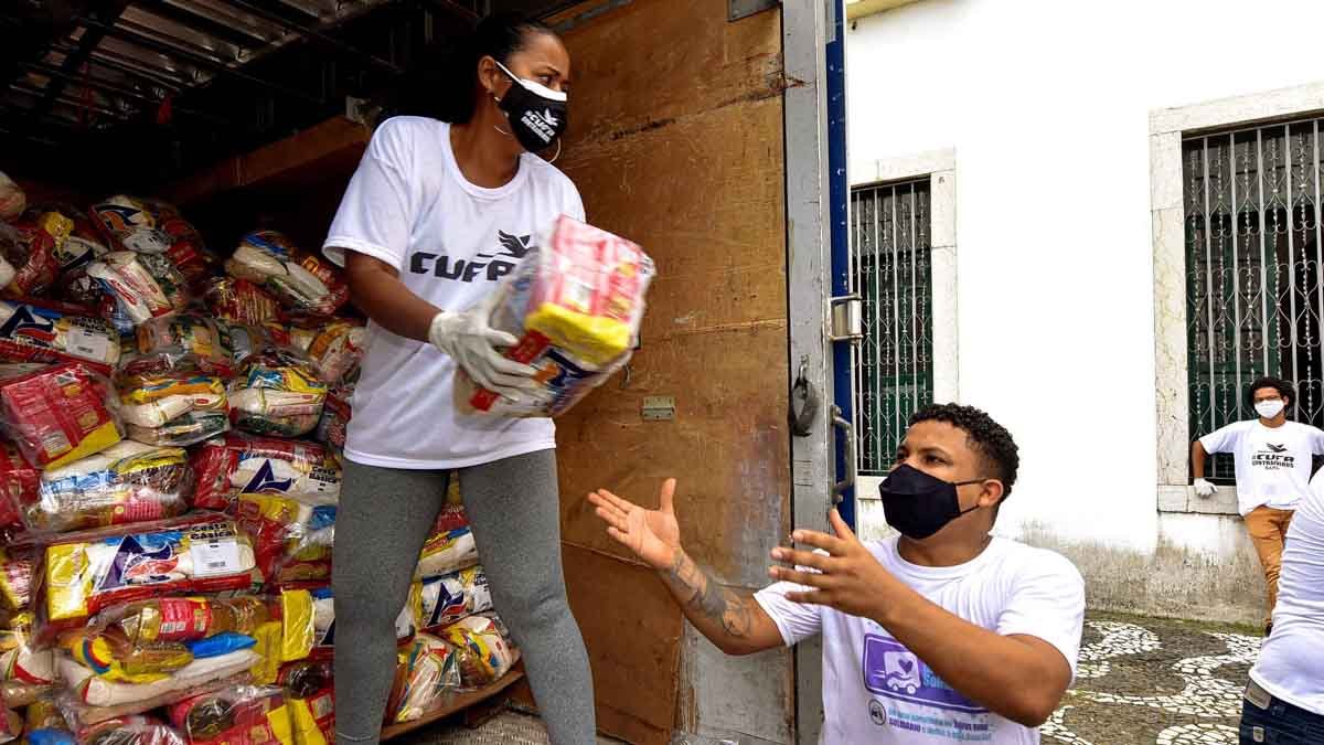 minimizar os impactos da pandemia de Covid-19 a pessoas em situação de pobreza em Salvador. Esta é a proposta do Drive Thru Solidário,