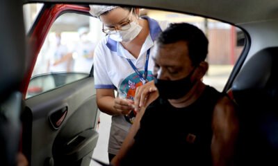 A aplicação da primeira dose da vacina contra Covid-19 em Salvador prossegue nesta quinta-feira (8) para idosos com idade igual ou superior a 62 anos,