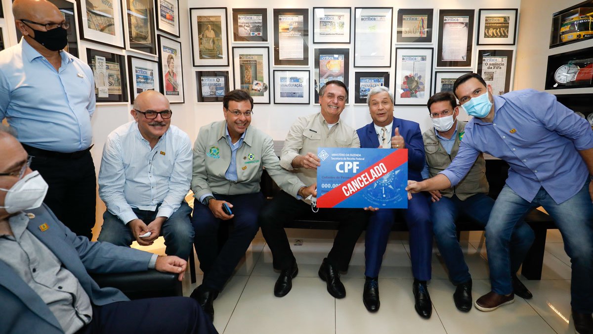 O presidente da República Jair Bolsonaro (sem partido) agrediu verbalmente a jornalista Driele Veiga, da TV Aratu, nesta segunda-feira (26),