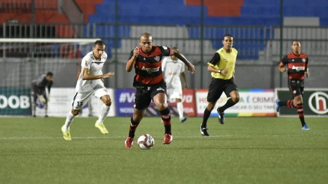 A zebra passeou pelos gramados da Europa nas Eliminatórias para a Copa 22. A poderosa Alemanha perdeu em casa para a Macedônia por 2 a 1.