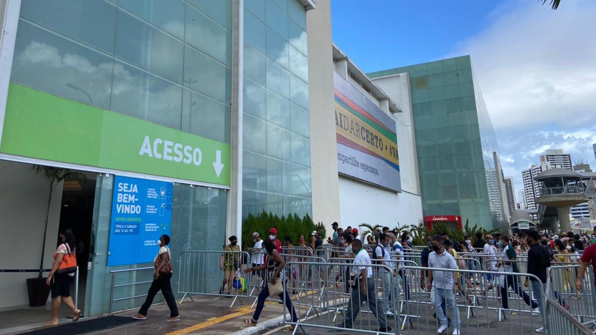 Devido ao feriado do Dia de Tiradentes, comemorado na quarta-feira (21), a Prefeitura vai liberar o funcionamento de shoppings centers,