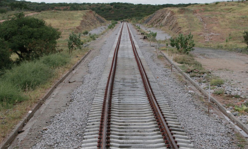 A Agência Nacional de Transportes Terrestres (ANTT) leiloou, nesta quinta (8), a subconcessão do trecho da Ferrovia de Integração Oeste-Leste (Fiol)