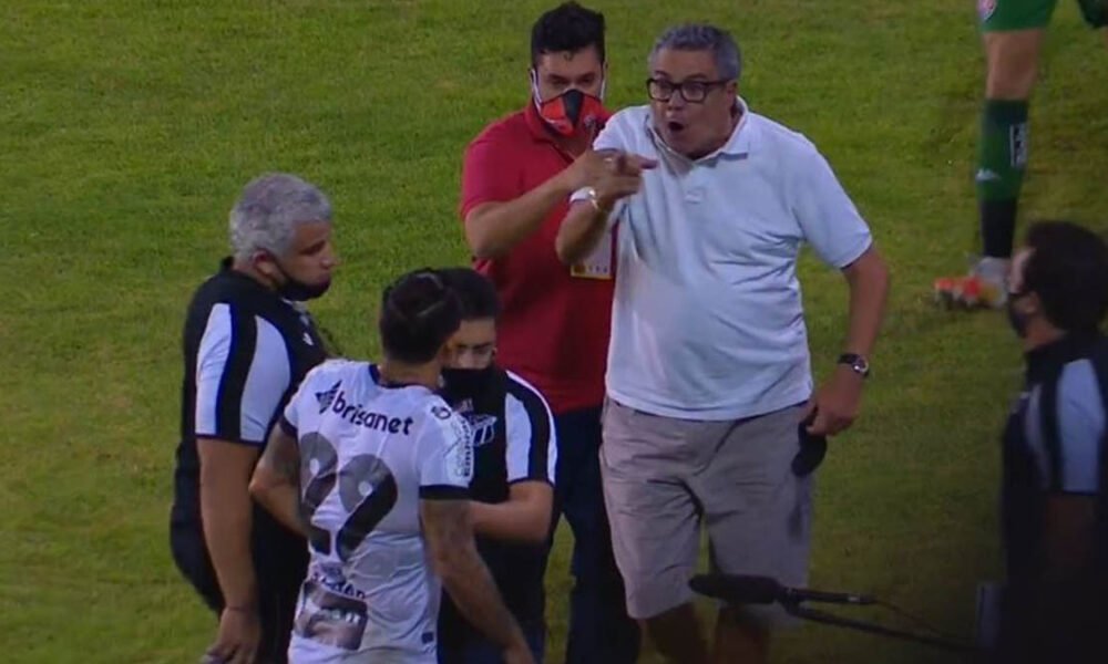 Paulo Carneiro chutou pra longe qualquer possibilidade do Vitória retaliar a presença de Vina (ex-Vinícius) no Barradão, durante o treino que o