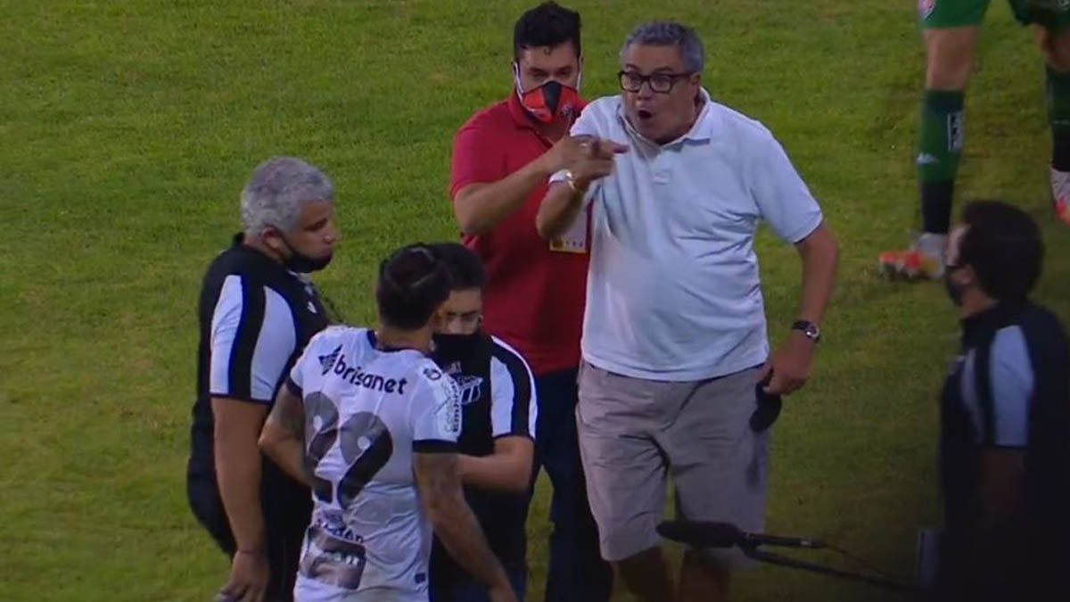 Paulo Carneiro chutou pra longe qualquer possibilidade do Vitória retaliar a presença de Vina (ex-Vinícius) no Barradão, durante o treino que o