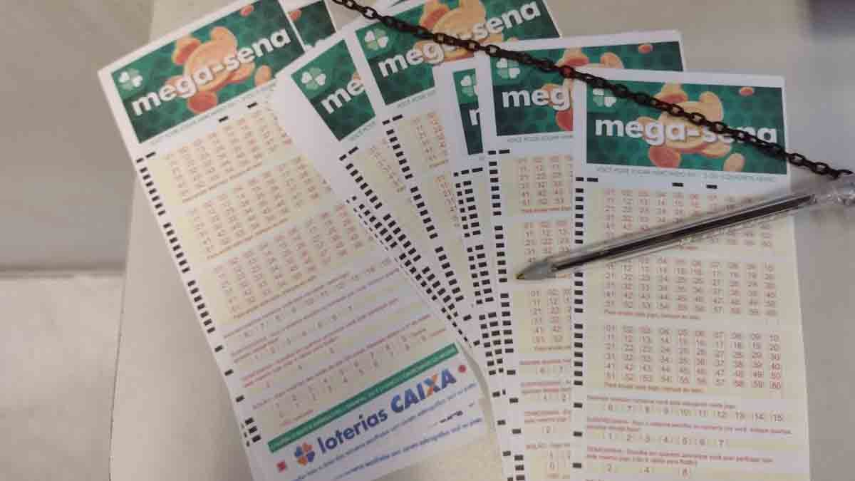 Não houve acertador das seis dezenas do concurso 2.357 da Mega-Sena, realizado nesta quarta-feira (31). Como não houve aposta vencedora,